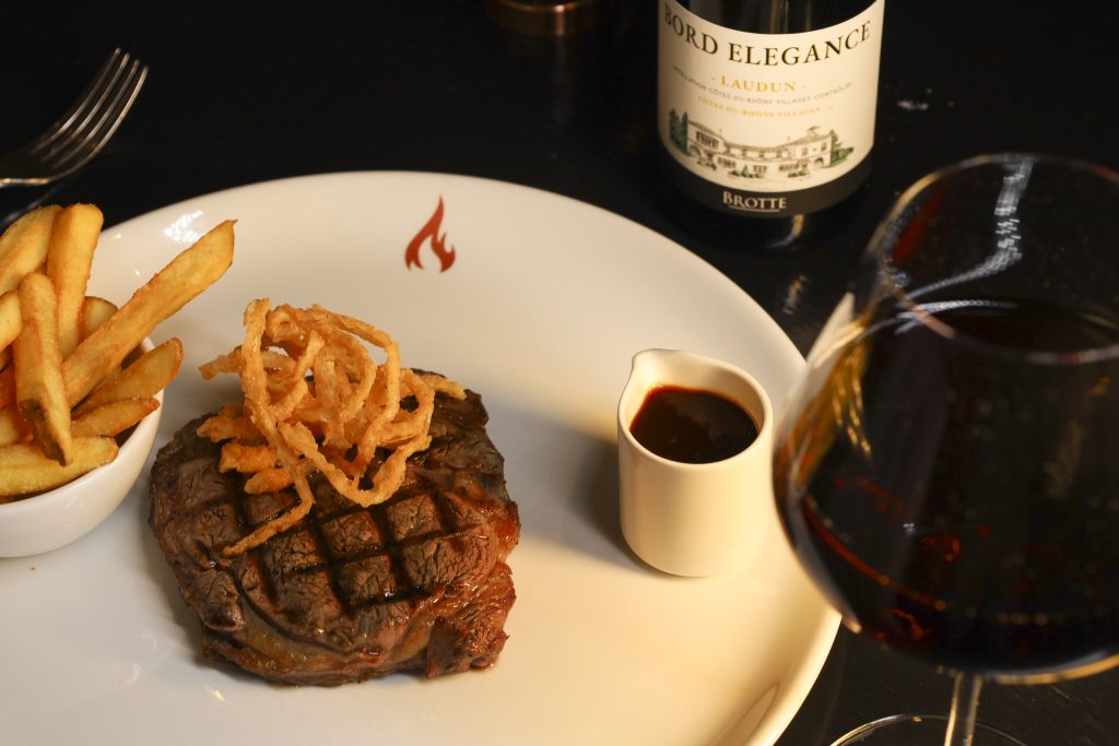 Peter Hannan Riub Eye steak served with Bord Elégance Rouge